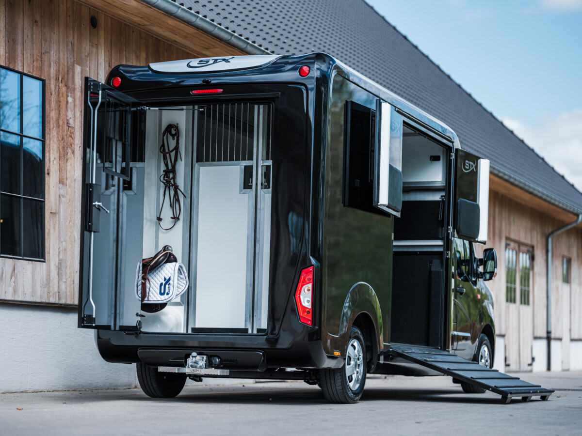 Pferdetransporter Heck offen — breite Verladerampe für einfaches Verladen